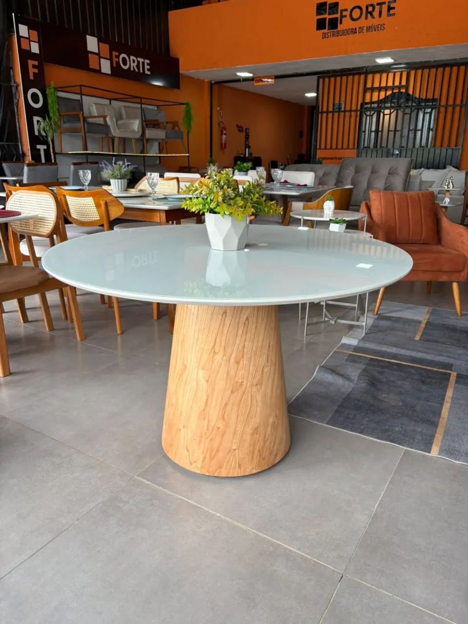 Mesa de jantar redonda 
