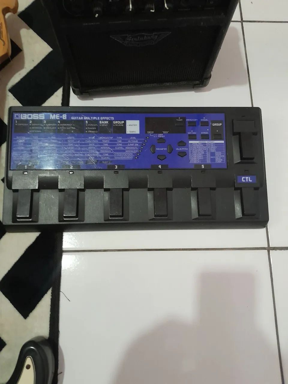 Vendo guitarra com caixa e pedaleira  - Foto 2