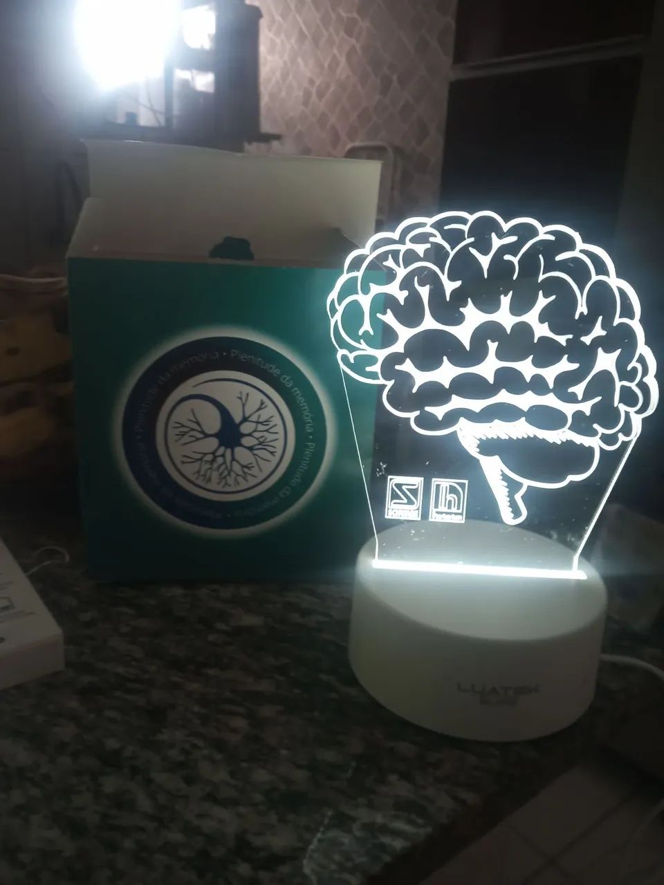 Luminária e termômetro