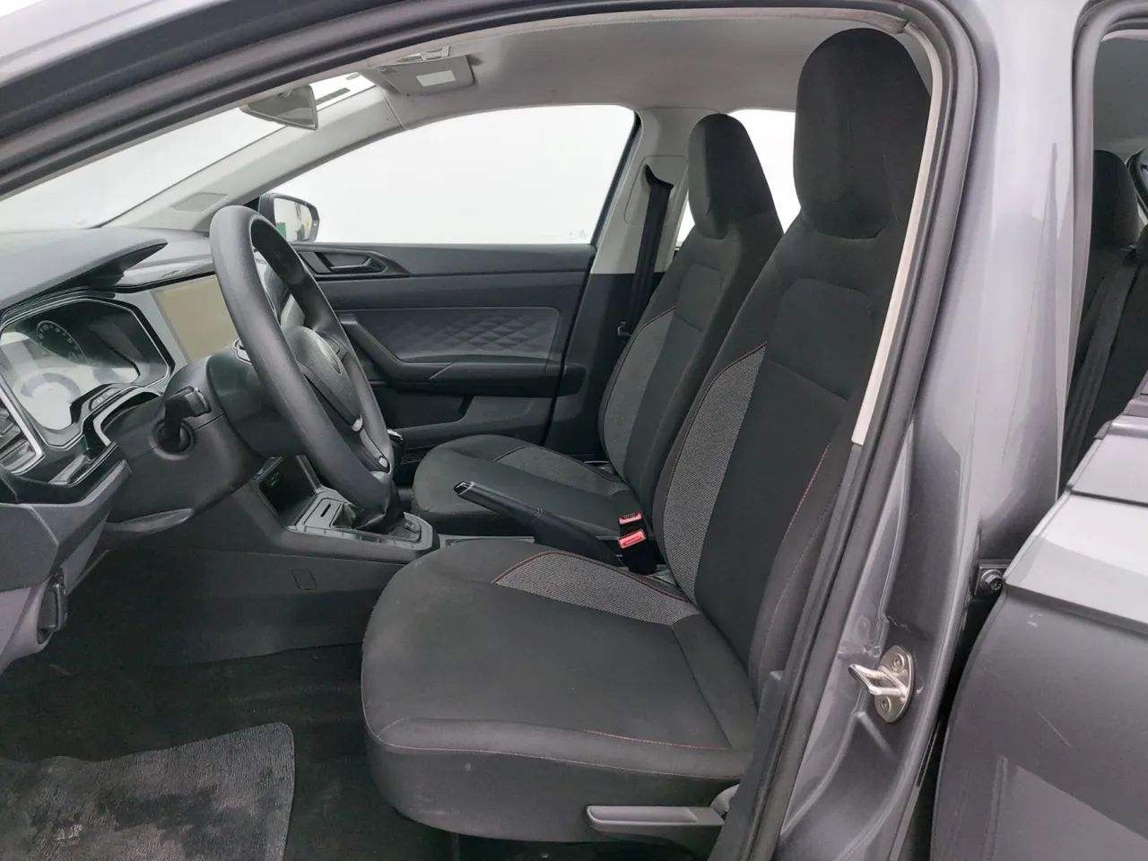 Volkswagen Polo Track 1.0 Flex 12V 5p, foto 16 de 18