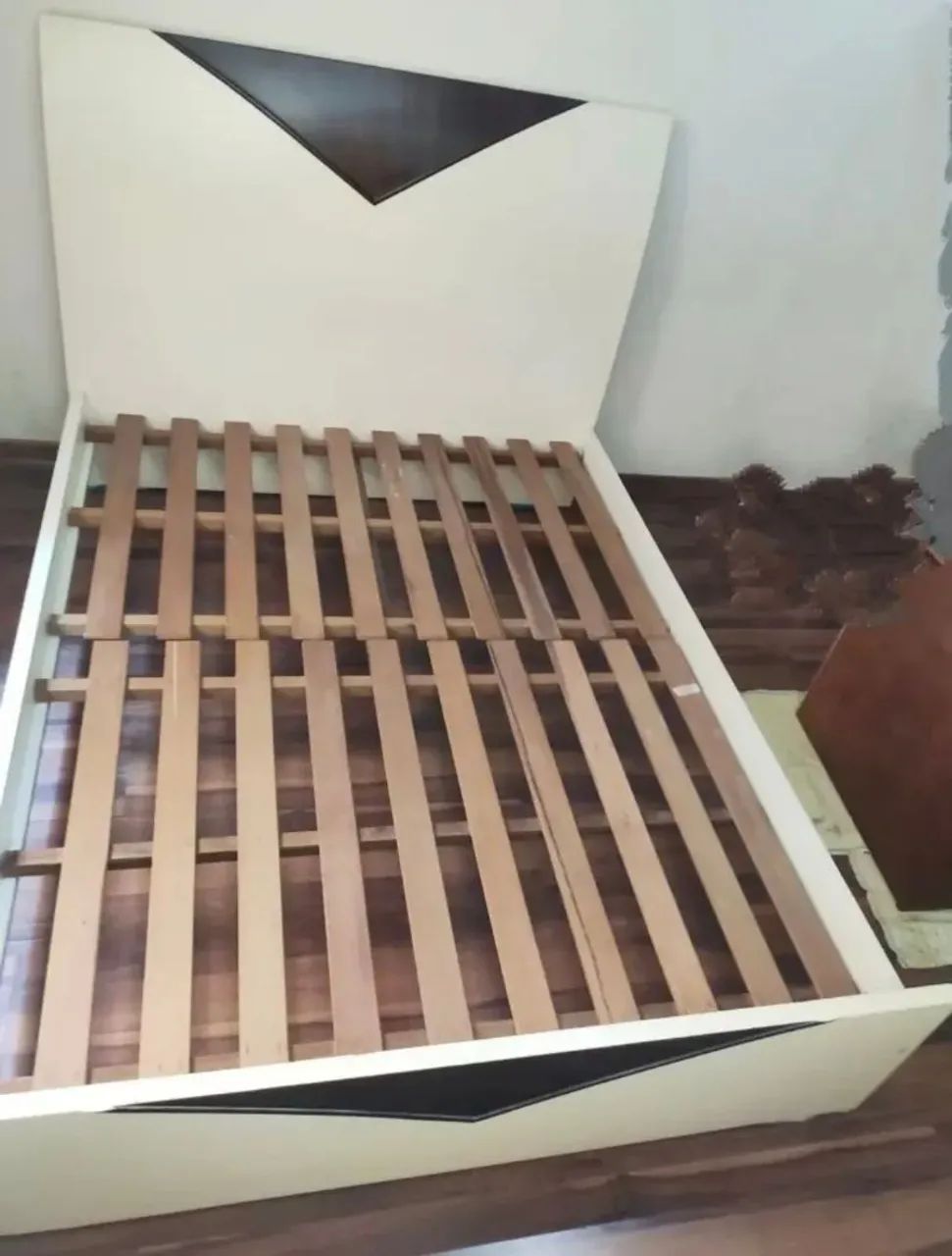 Cama  Casal de madeira Firme E Em Ótimo Estado pode ser desmontada. - Foto 2