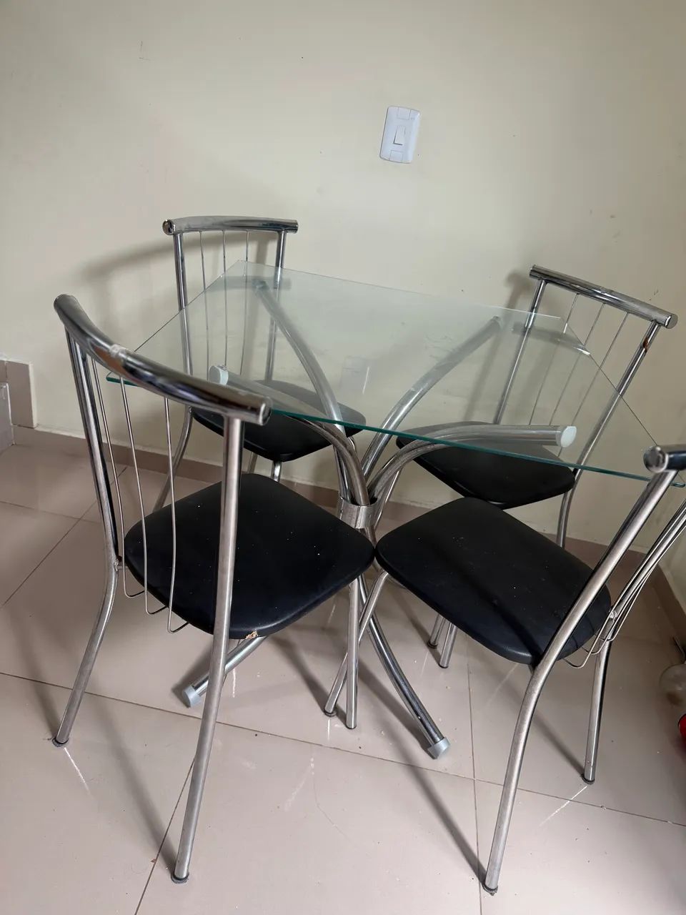 Mesa c/ 4 cadeiras entrego  - Foto 2