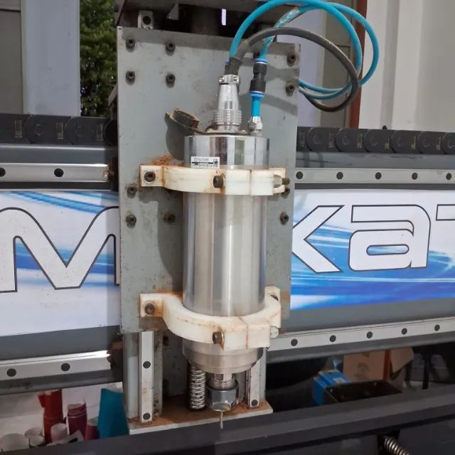 Fresadora CNC (router) de três eixos / Máquina de Corte CNC - Foto 5