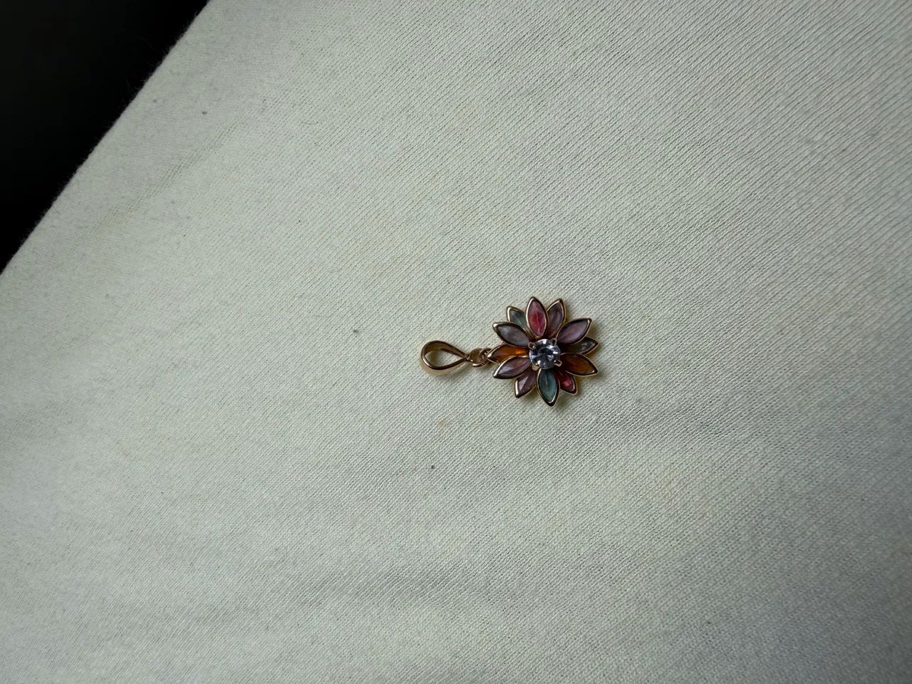 Pingente de ouro com pedras - Foto 4