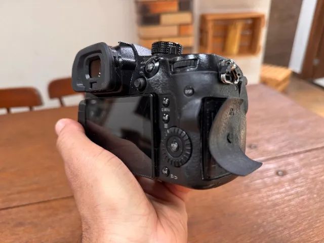 Câmera Panasonic Lumix GH5 -s  com super ISO - Foto 5