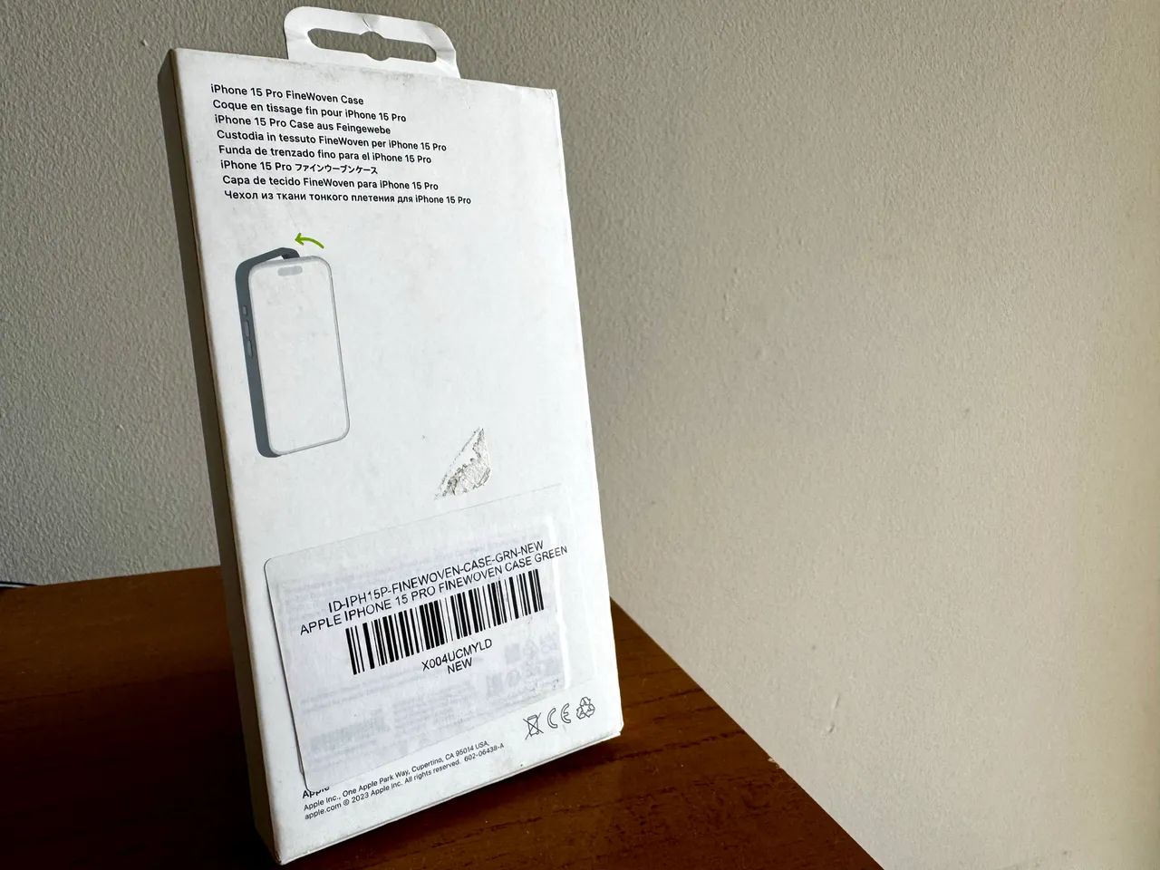 Capa Apple FineWoven com MagSafe para iPhone 15 Pro - Verde-perene - Foto 2