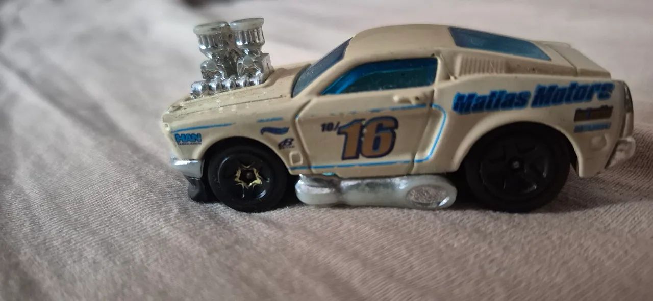 4 carrinhos hot Hot Wheels - Foto 2