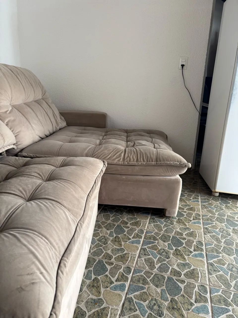 Sofá retrátil e reclinável 6 lugares cor Bege  - Foto 3