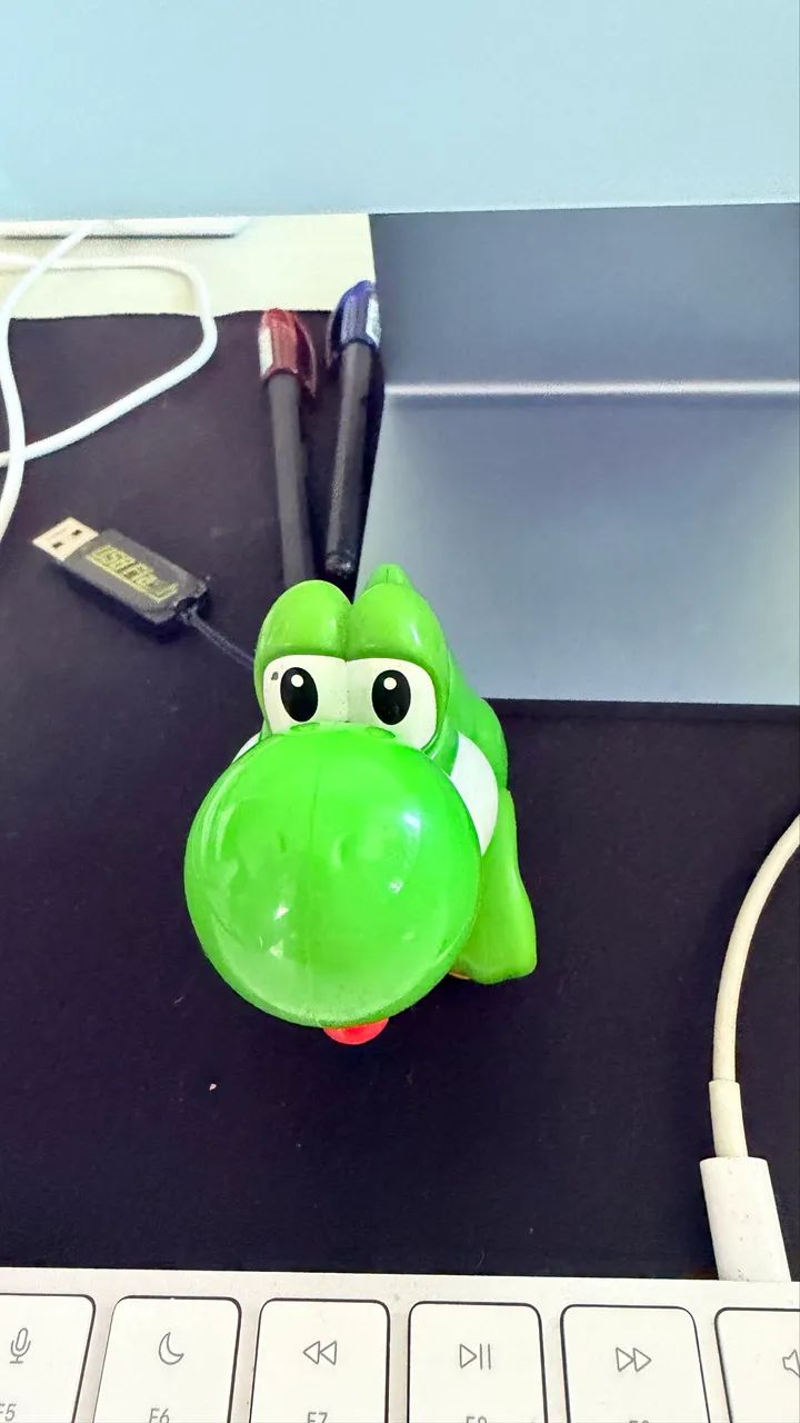Yoshi colecionável com língua retrátil 