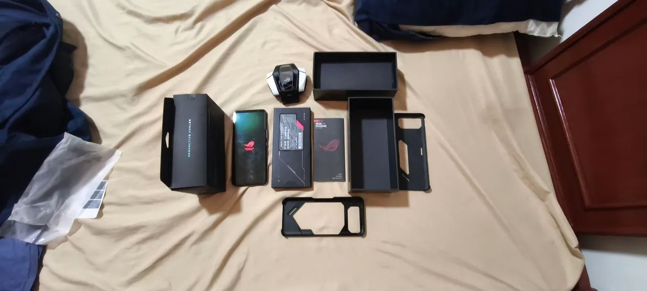Rog Phone 6 celular gamer com cooler de resfriamento.