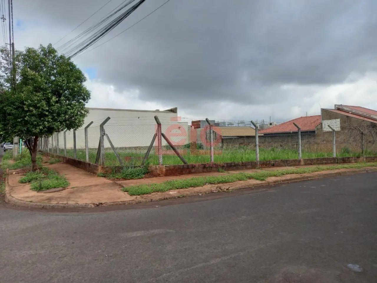 Terreno de esquina comercial e residencial. - Foto 2