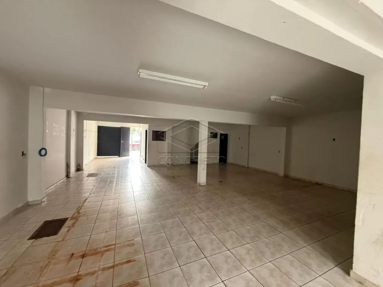 Salão Comercial, cerca de 600m², ótimo para pequenas distrinuidoras - Foto 4