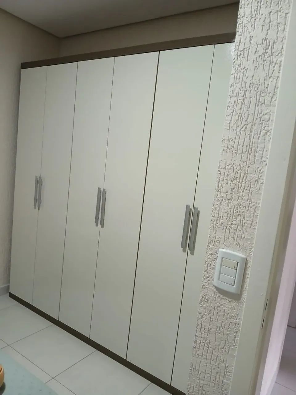 Armário guarda roupas 6 portas