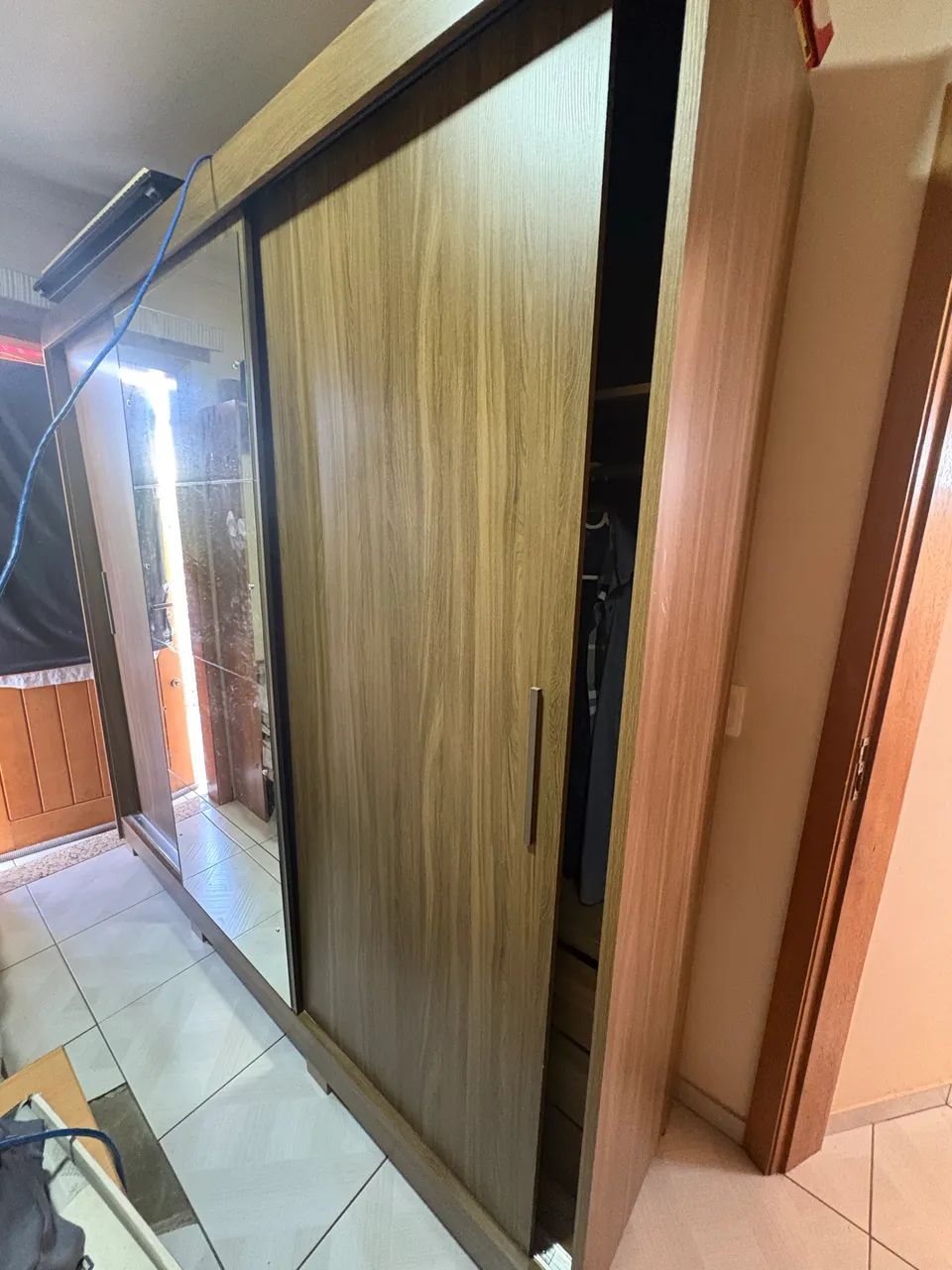 Armario 3 portas de correr com espelho - Foto 2