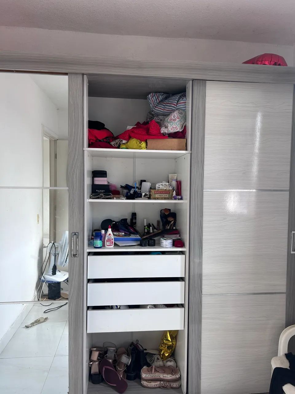     Guarda-Roupa Casal 3 Portas de Correr com Espelho - Foto 4