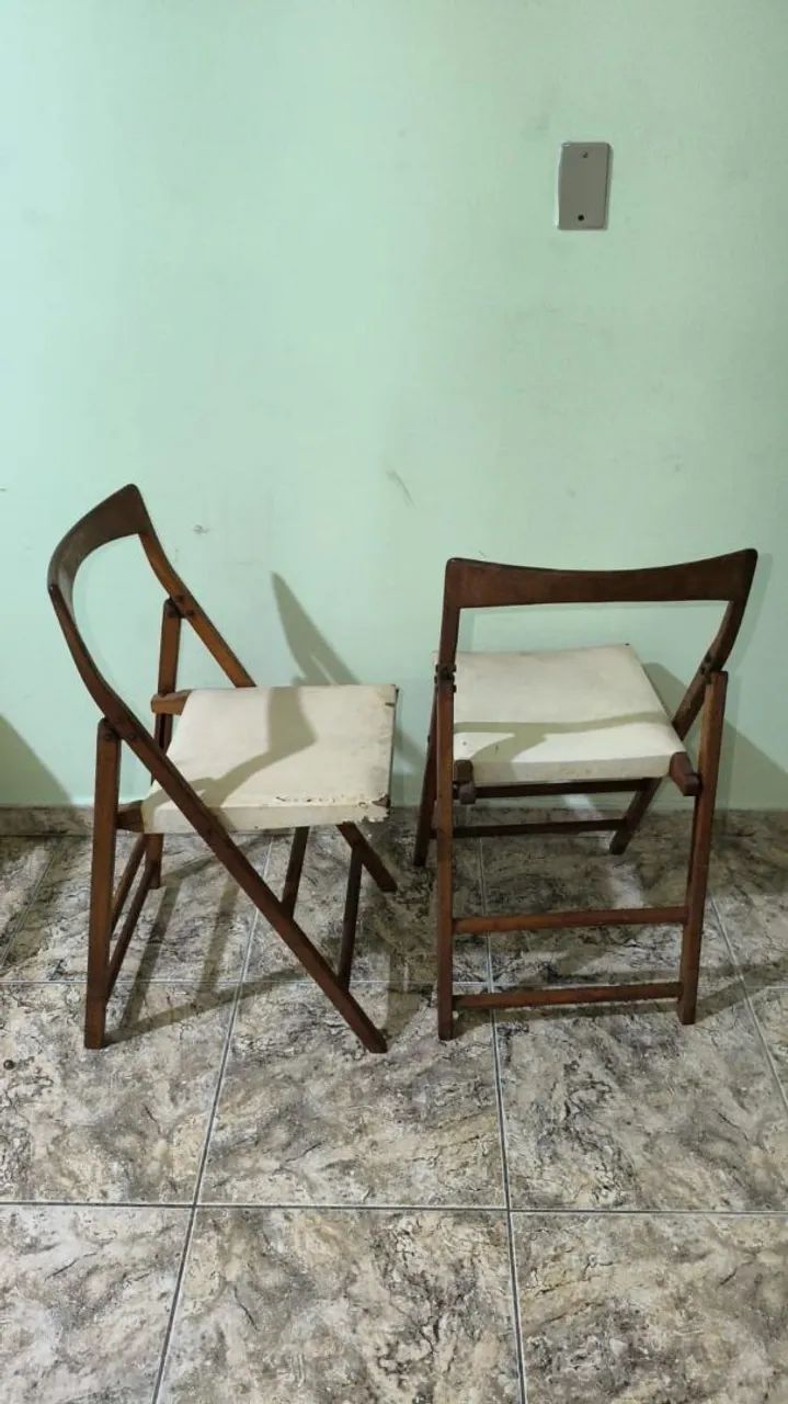 Cadeira antiga  dobrável em madeira  - Foto 2