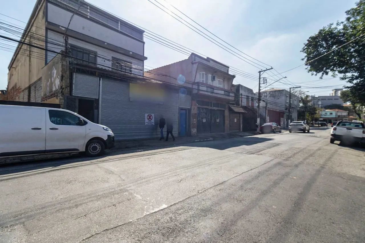 Prédio comercial na Rua Montesina, 219  700 m²