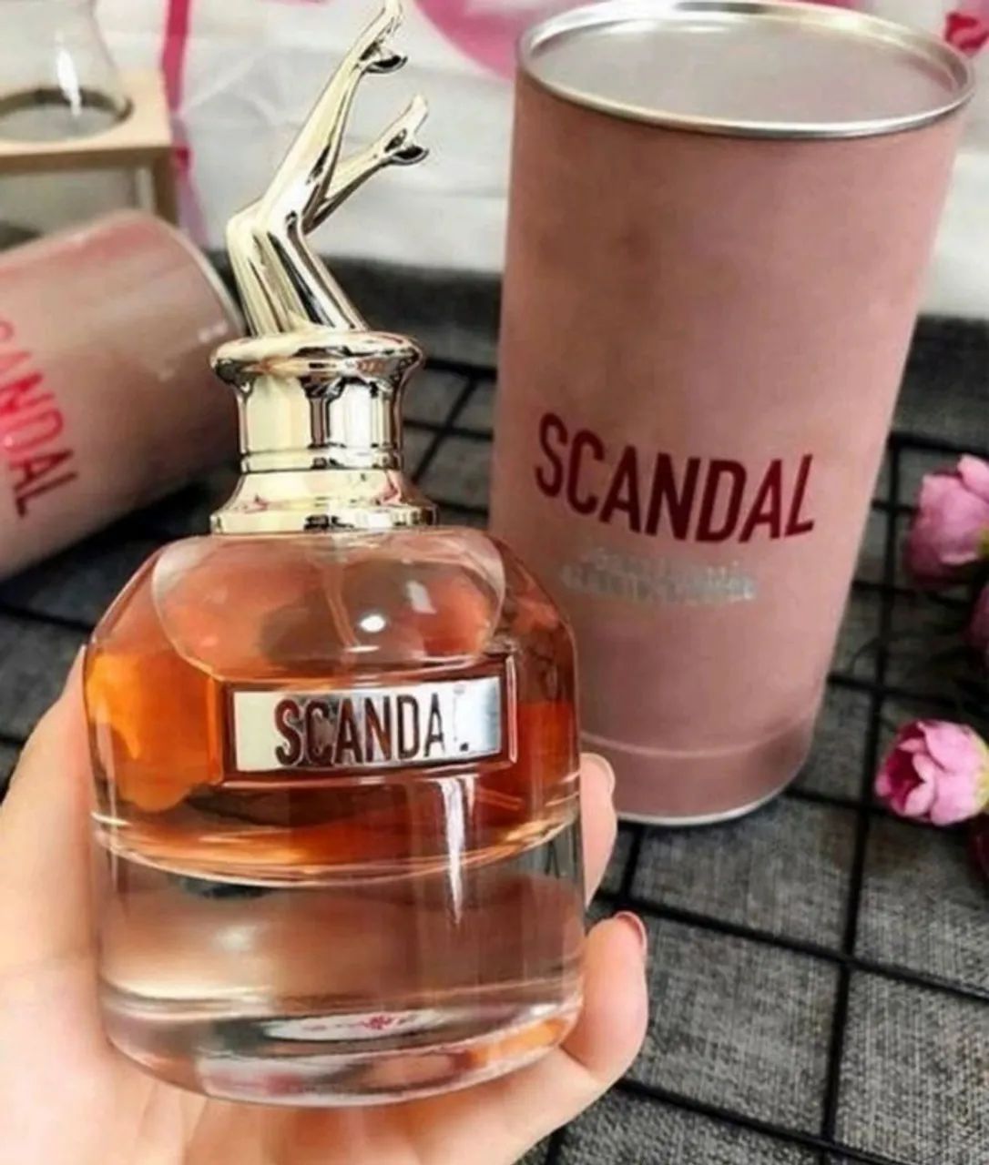PERFUME FEMININO IMPORTADO SCANDAL 80ML - Foto 2