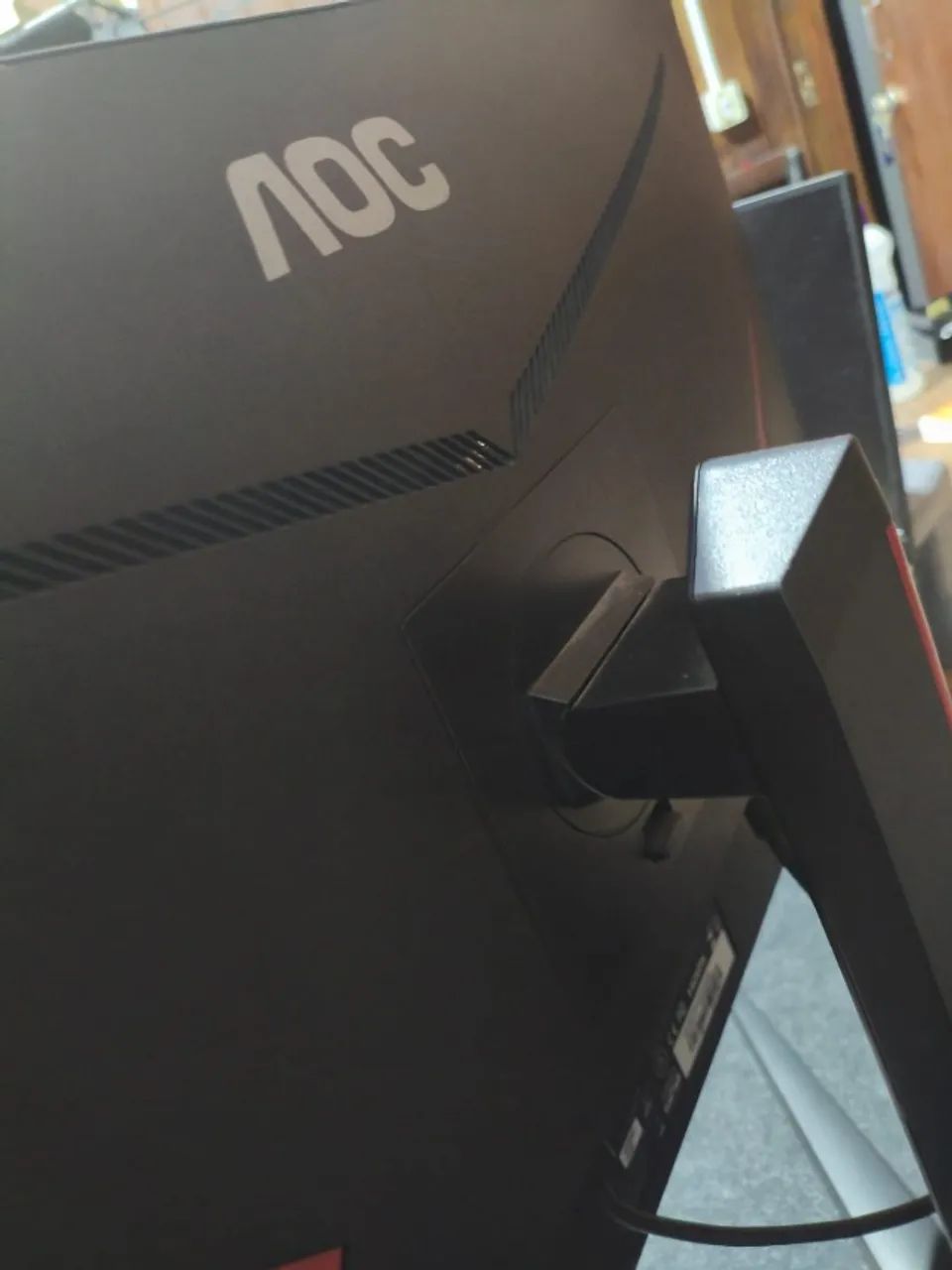 Monitor Gamer AOC Hero 27" IPS | 144Hz | 1ms | G-SYNC | Excelente Estado - Foto 4