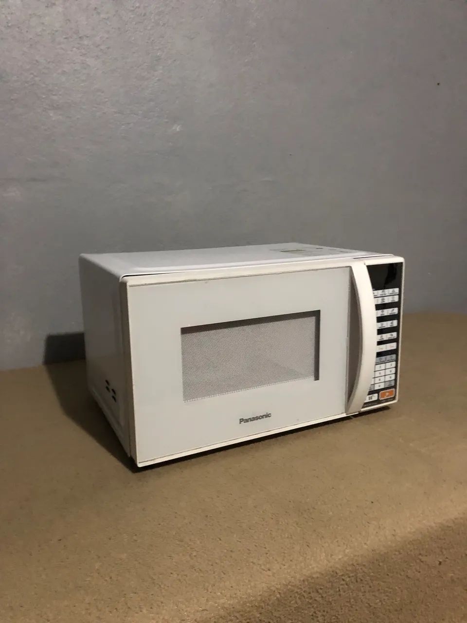Microondas 23l bem conservado 