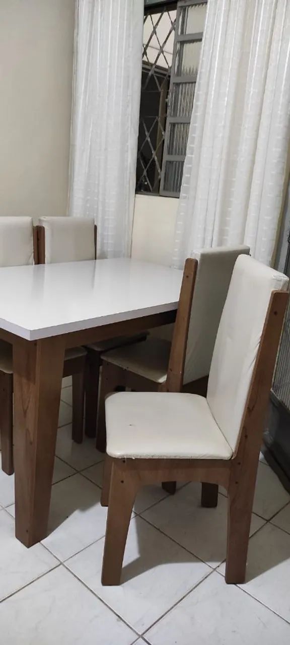 Vendo mesa com 4 cadeiras  - Foto 3