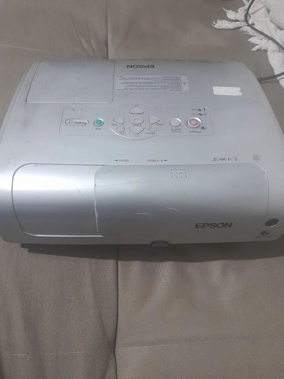 Projetor Epson modelo EMP-S4