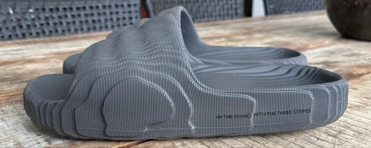 Chinelo Adidas Adilette 22 Carbon - Foto 4