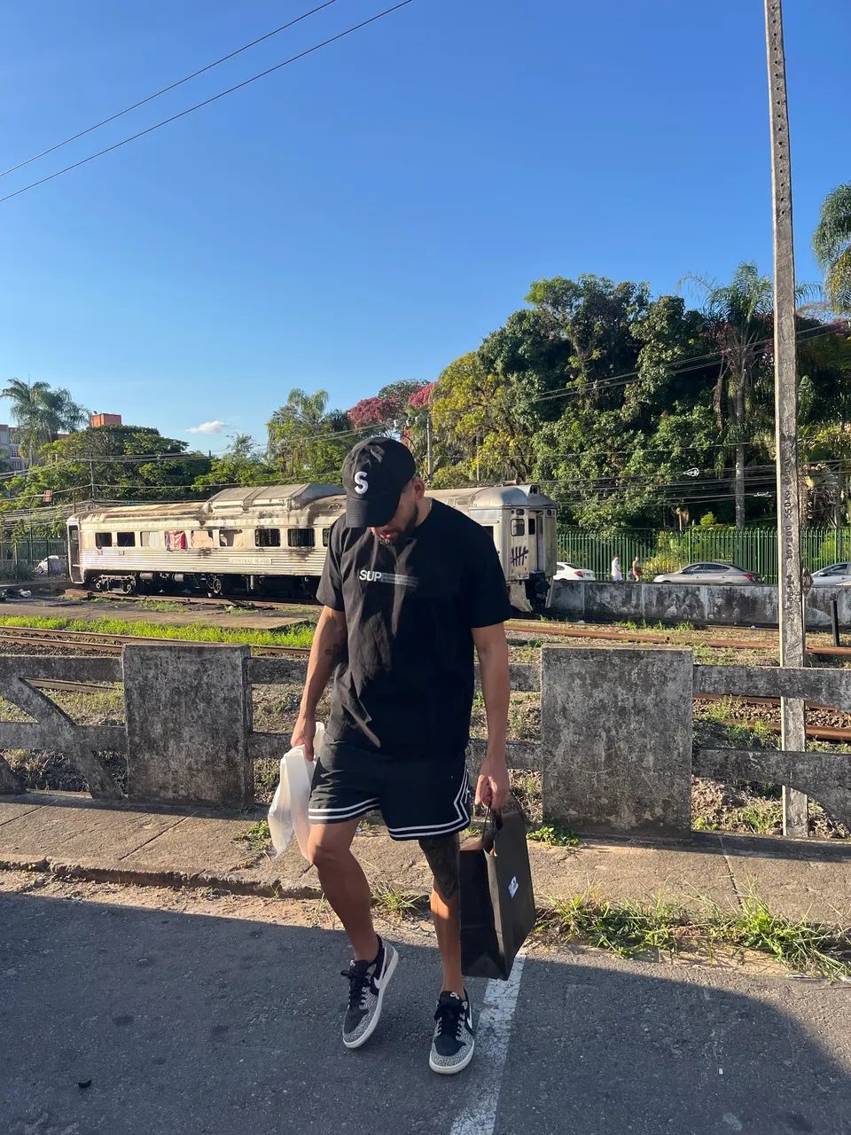 Camiseta Supreme Motion Logo Preta  - Foto 4