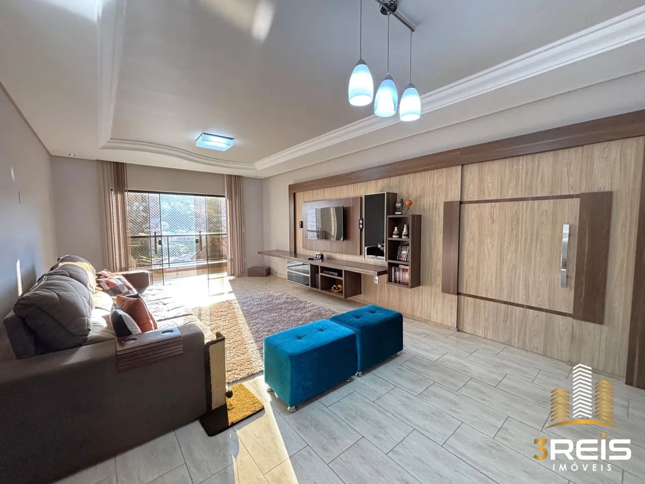CASA AMPLA NO CENTRO COM VISTA PARA A CIDADE EM SOCORRO - Foto 2