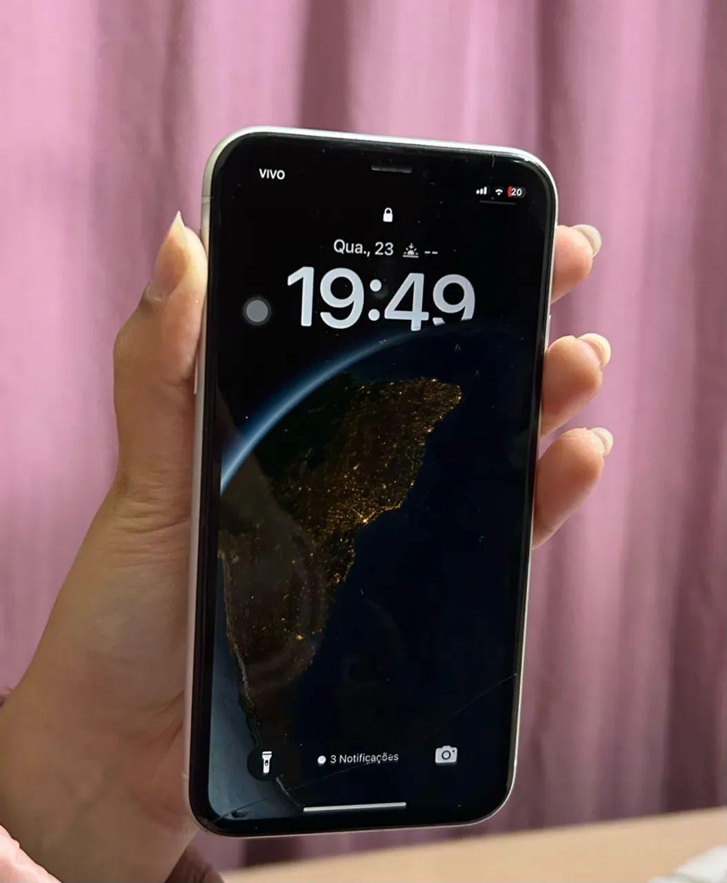 iPhone XR branco 64gb bateria 77% - Foto 2