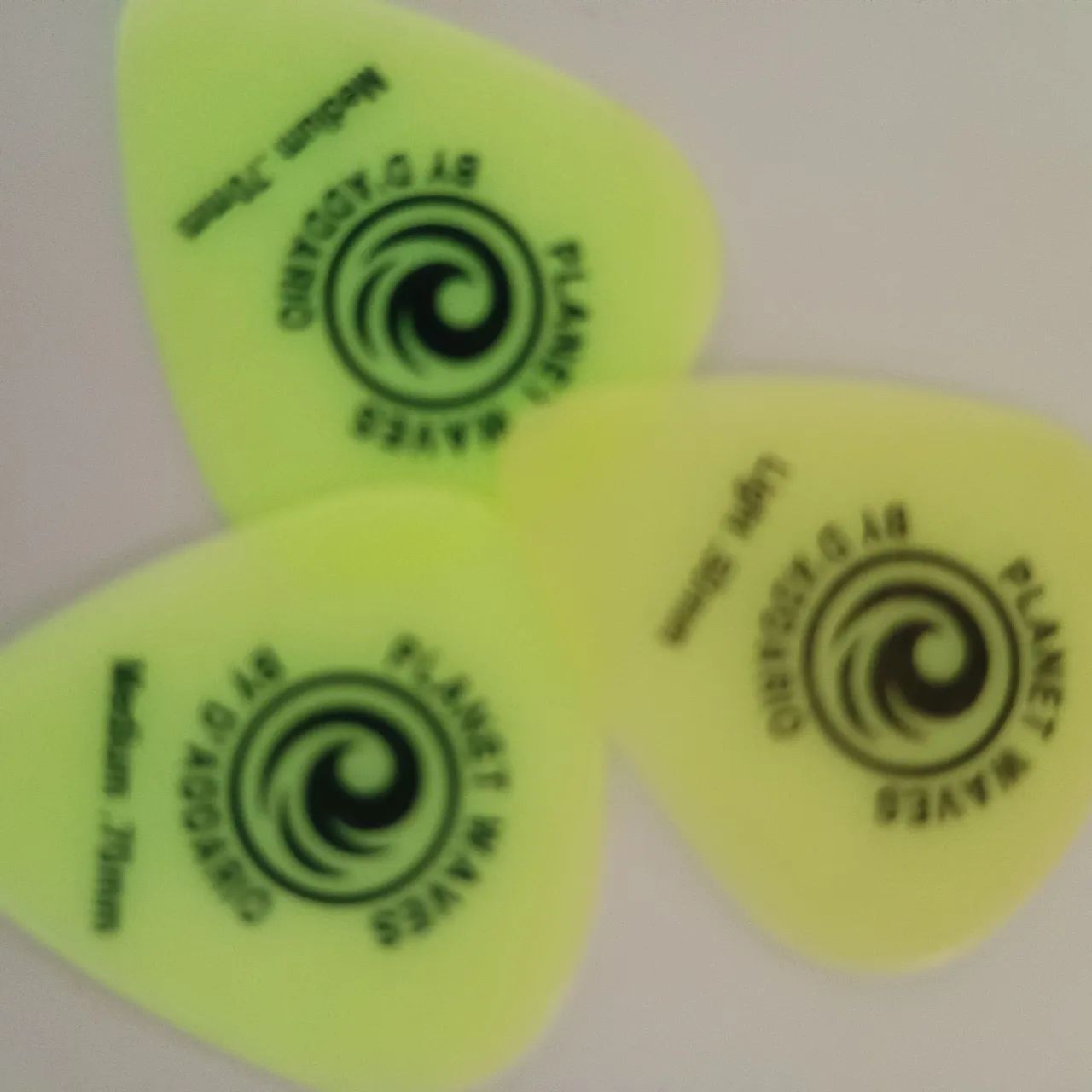 3 Palhetas  fluorescente de guitarra ou violão  - Foto 3