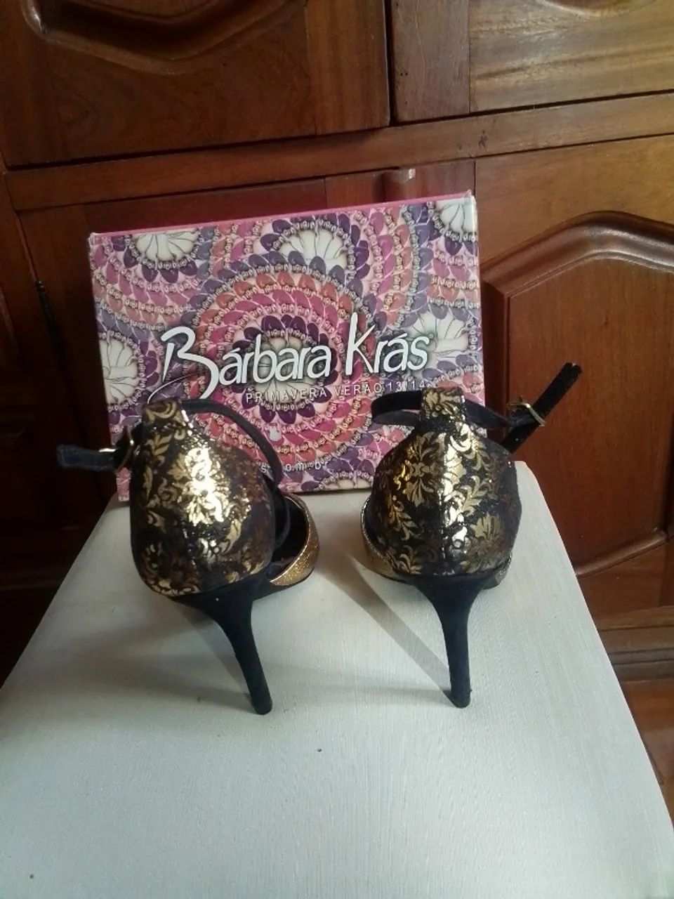 Sandália com calcanhar - Foto 3