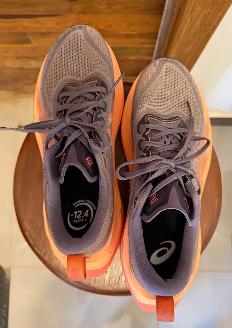 Tênis Asics cinza e coral - Foto 5