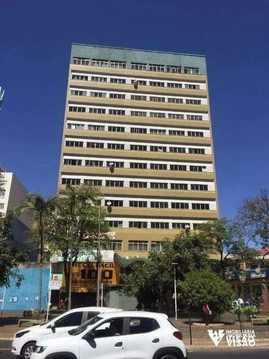 APARTAMENTO PARA ALUGAR NO CENTRO COM 03 QUARTOS, 01 SUÍTE E 02 BANHEIROS
