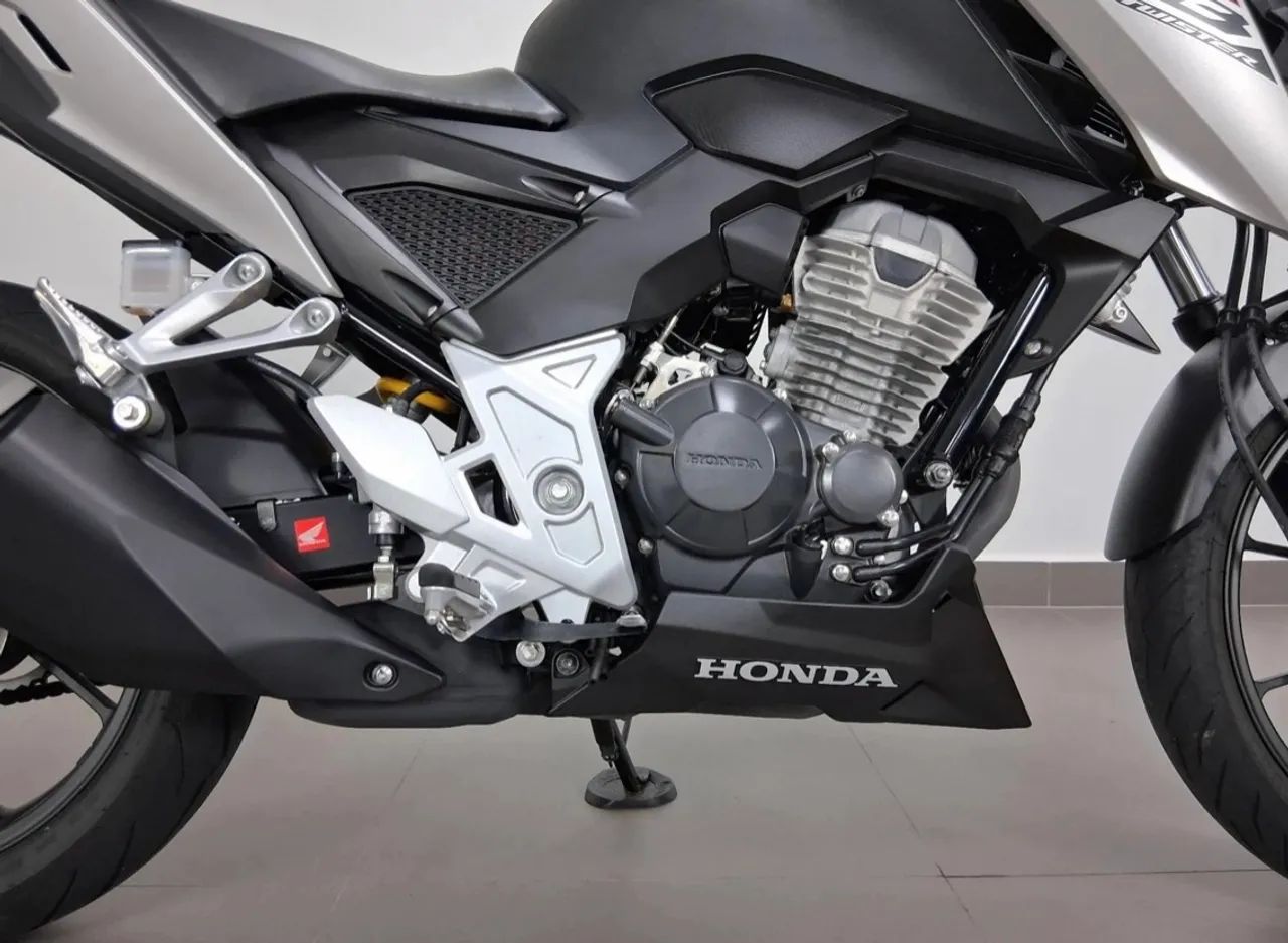 CB 300f Twister  - Foto 3