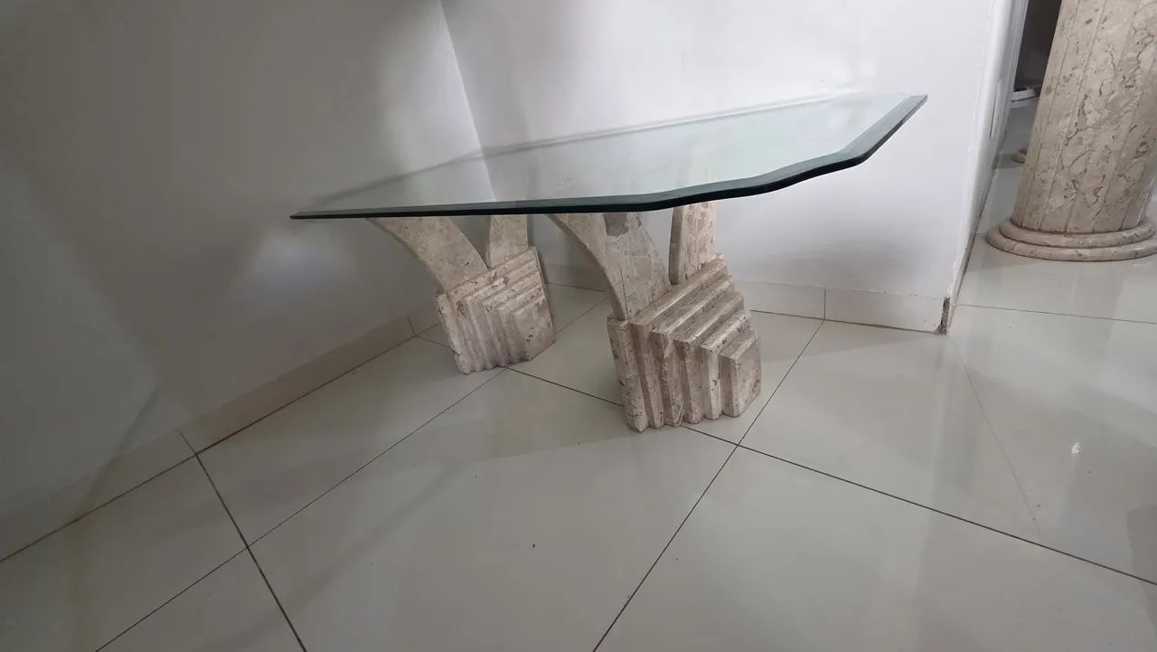 Mesa de Centro Clássica com Tampo de Vidro e Bases em Mármore / Pedra