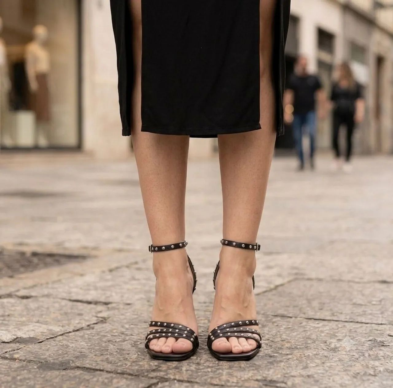 Sandália Arezzo Tiras com Spikes  - Foto 4