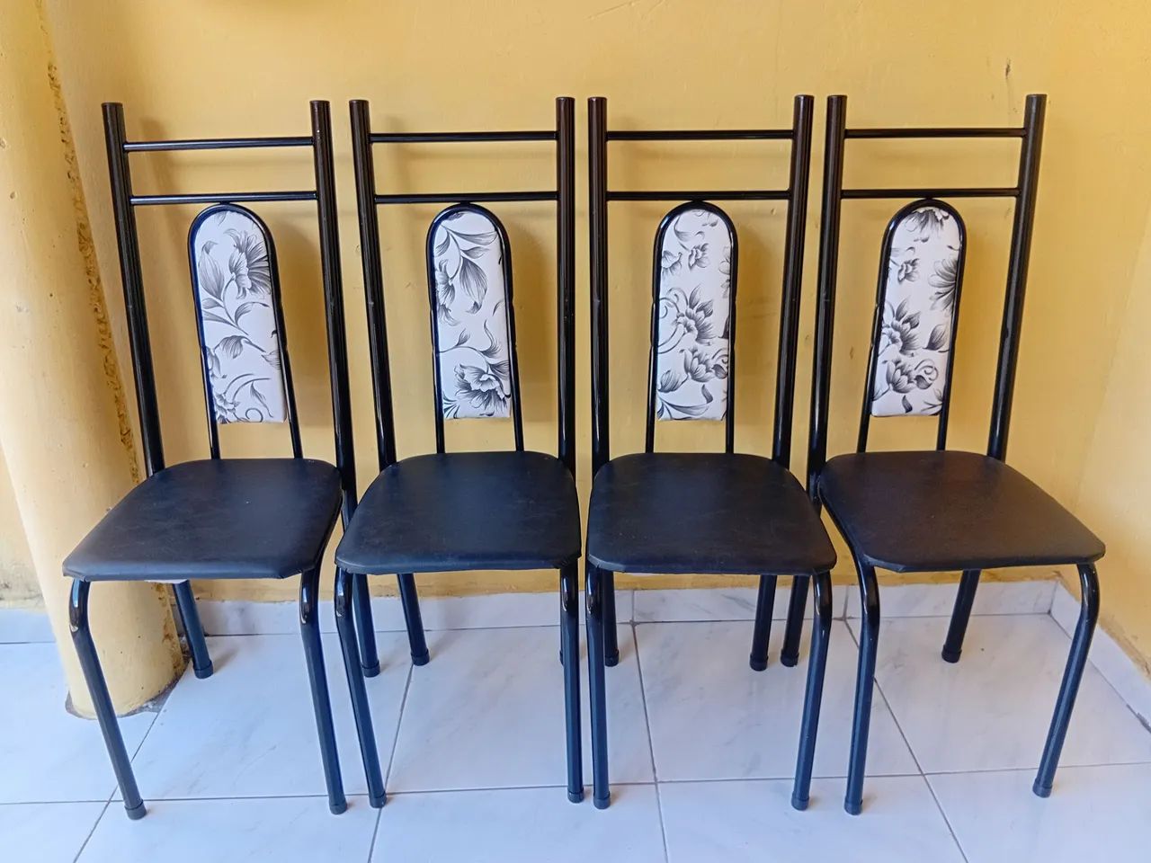 CONJUNTO  4 CADEIRAS 