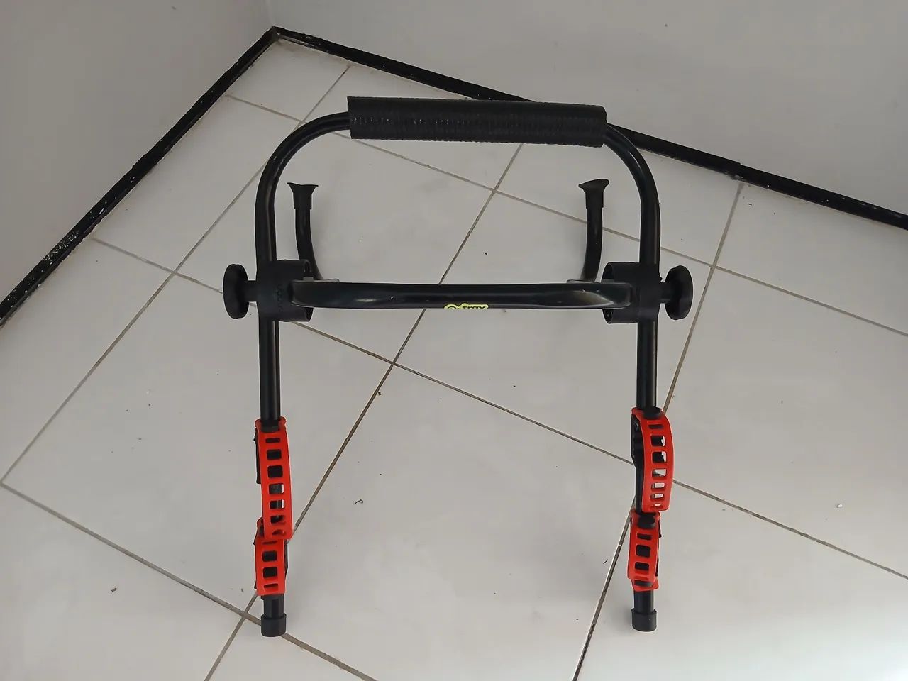 Suporte no carro pra 2 bikes - Foto 2