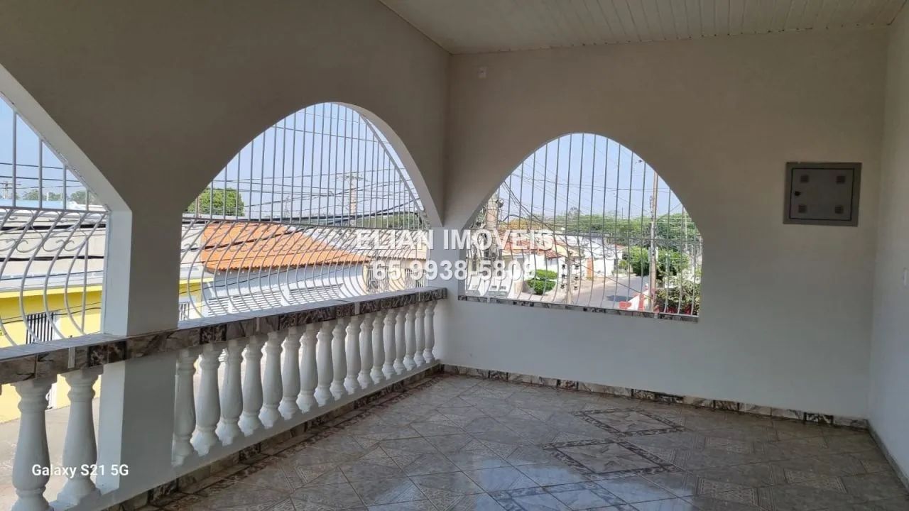 Sobrado excelente com sacada, 5 quartos sendo 3 suites, e edícula - Foto 2