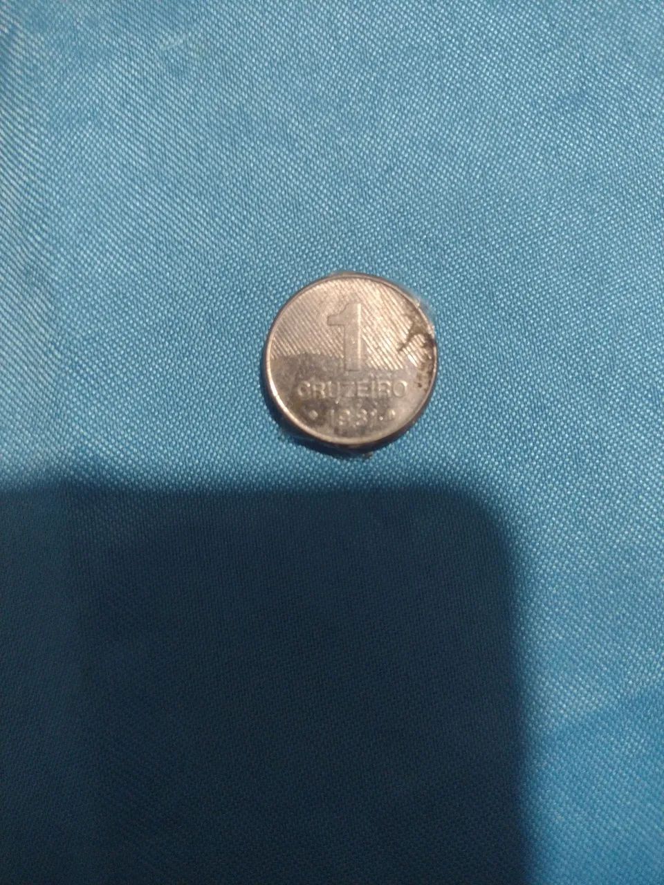  2 moedas antigas de 1 cruzeiro do ano 1981. - Foto 5
