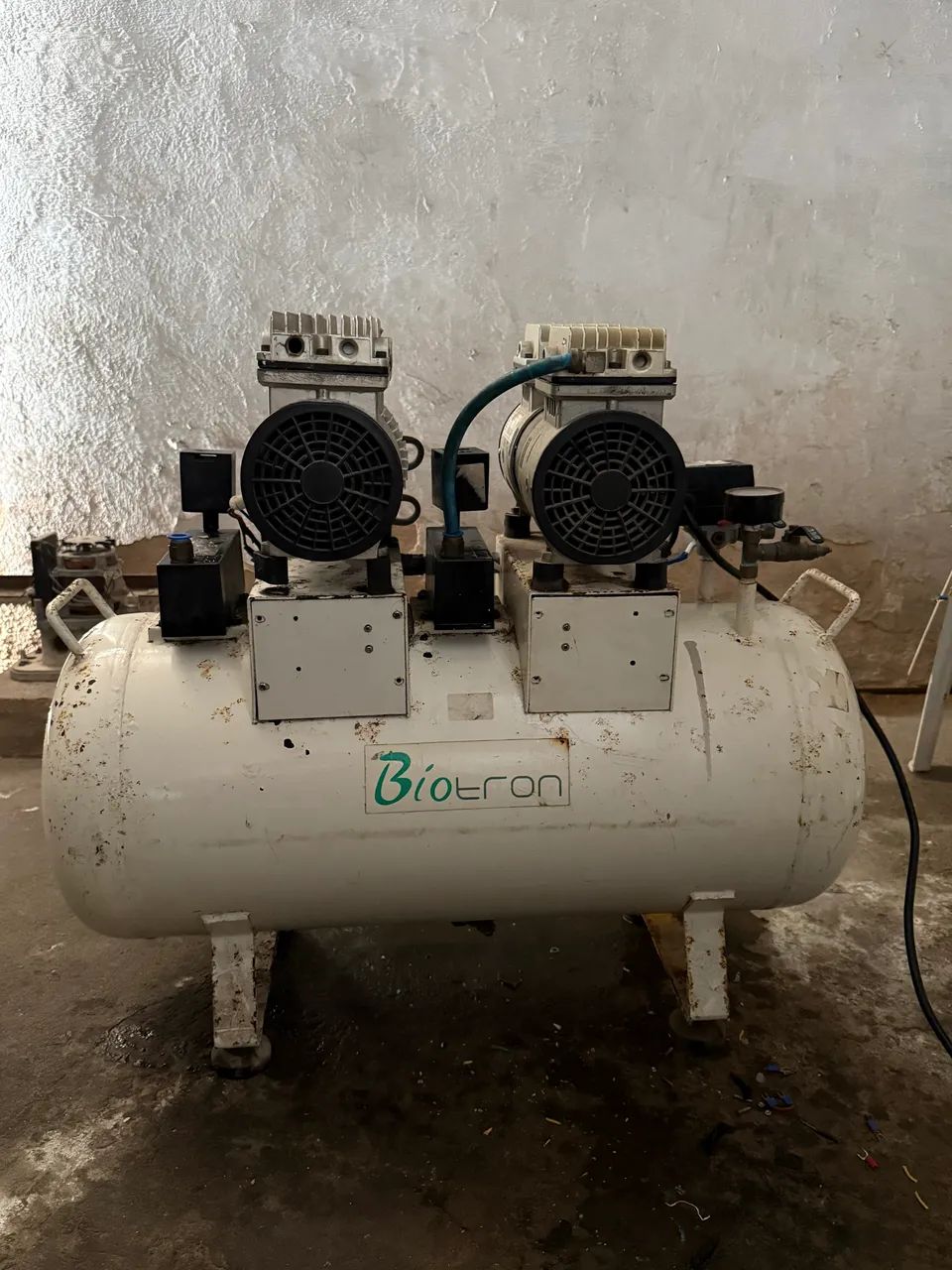 Compressor Biotron Usado
