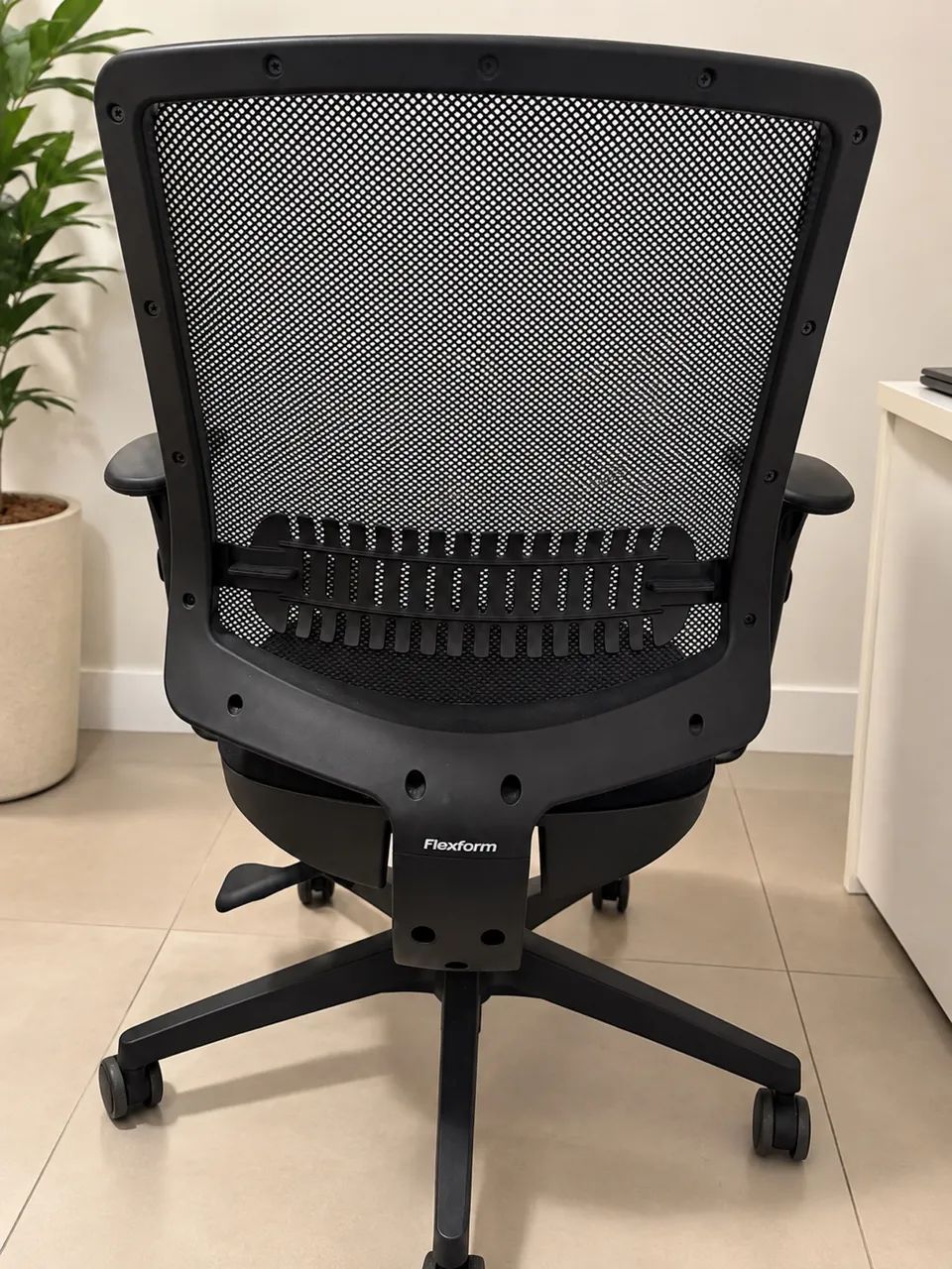 Cadeira Ergonômica Flexform Uni All Black - Foto 3