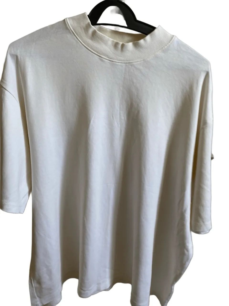 Camisa branca gola alta 