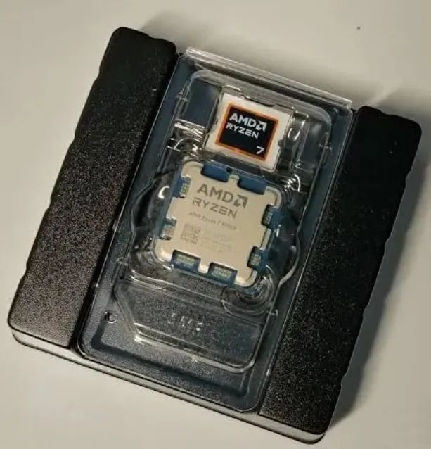 Novo - Processador AMD Ryzen 7 9700X OEM AM5 CPU DDR5
