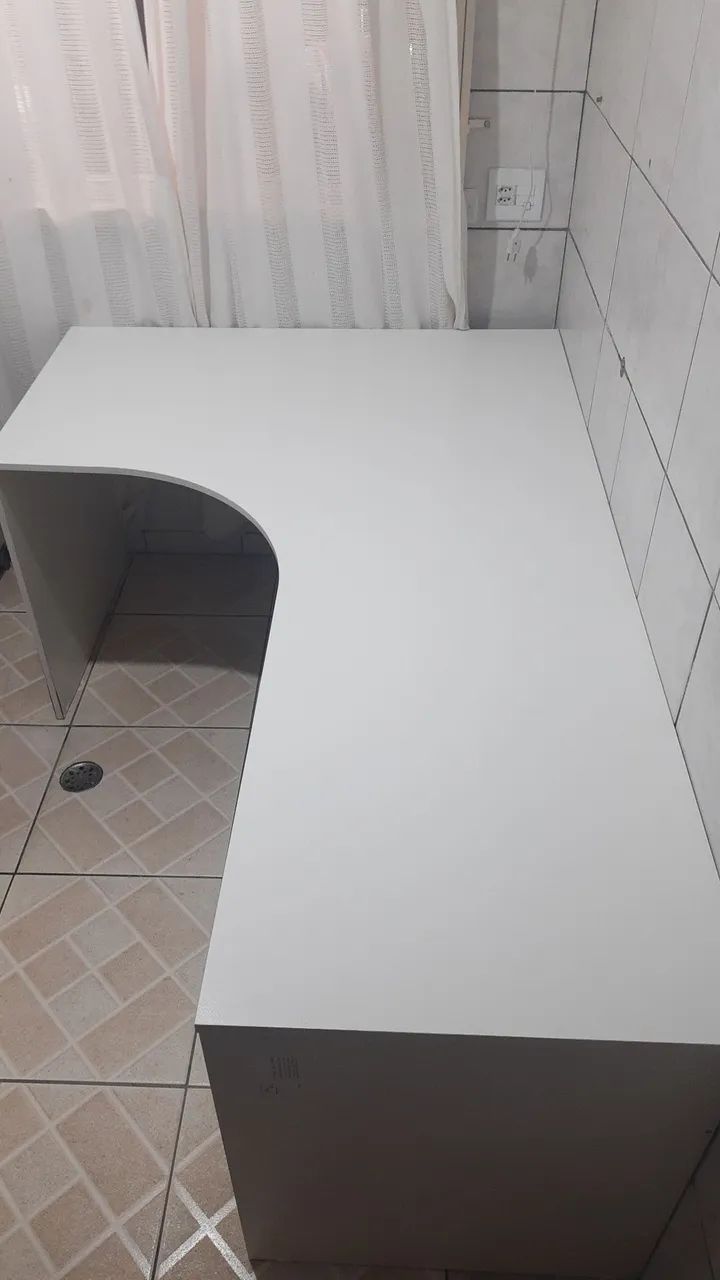 Mesa de escritório em MDF 