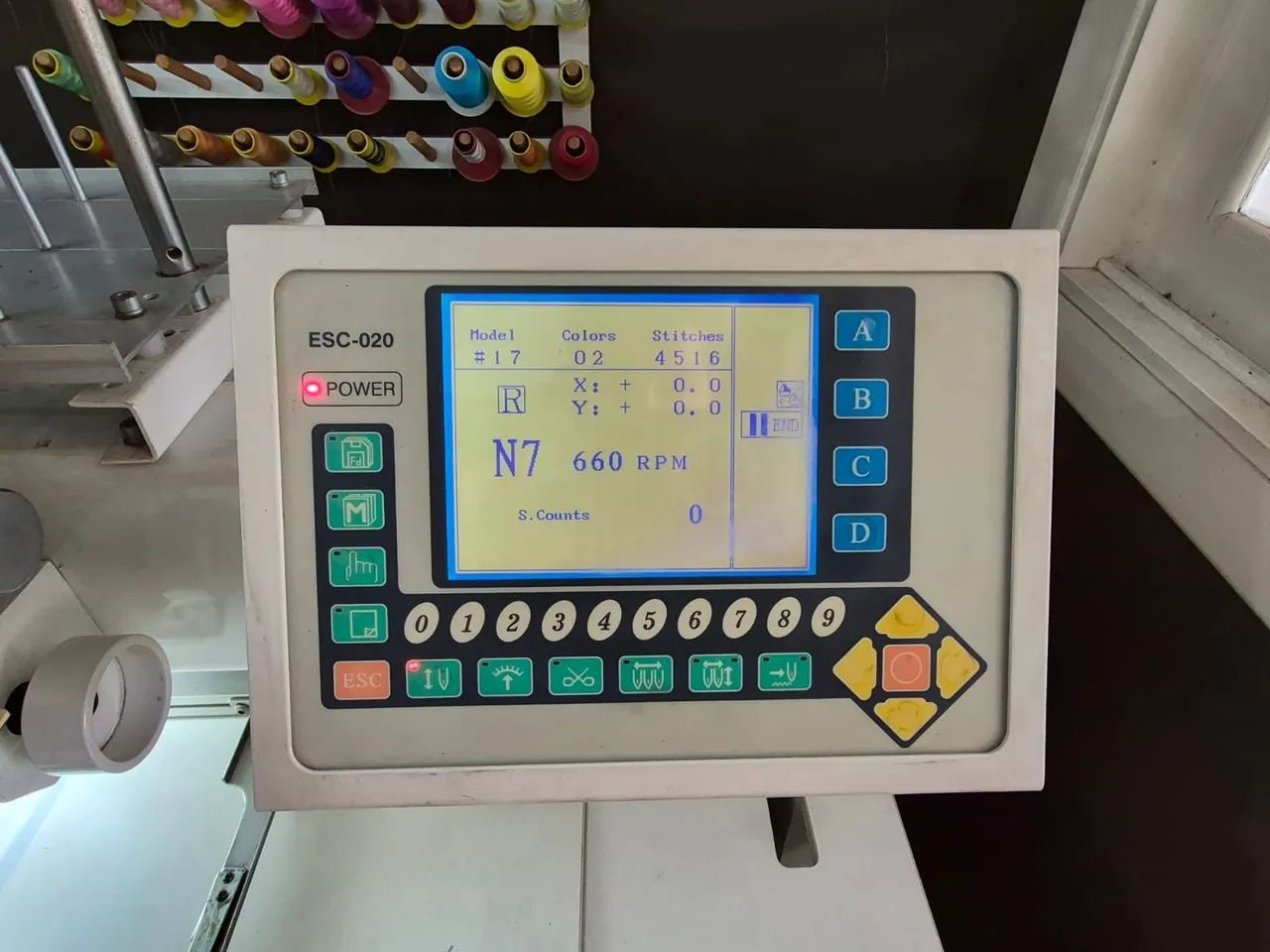 Máquina de bordar sansei 12 cores 2 cabeças