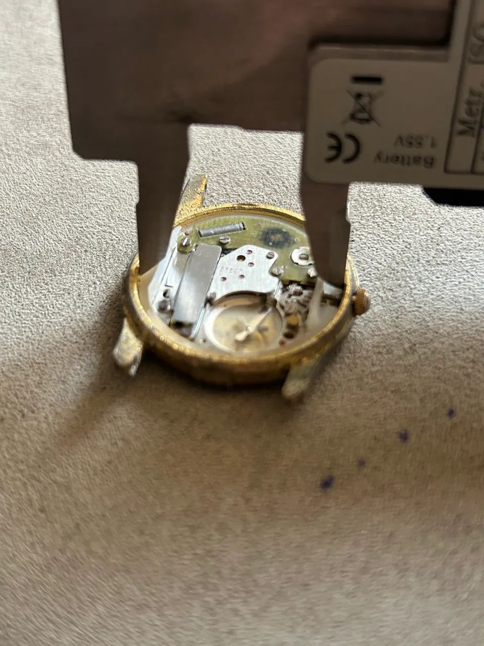 MÁQUINA QUARTZ RELÓGIO DE PULSO ANTIGO L2356 FUNCIONANDO - Foto 2