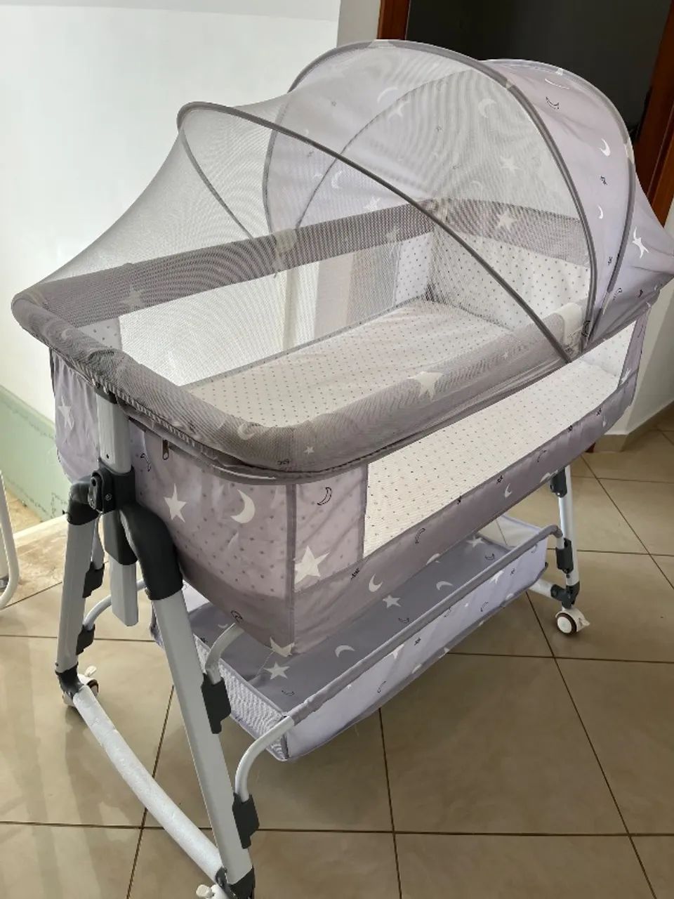 Berço Portátil Ajustável Cinza Opapro - 0 A 2 Anos - Foto 2