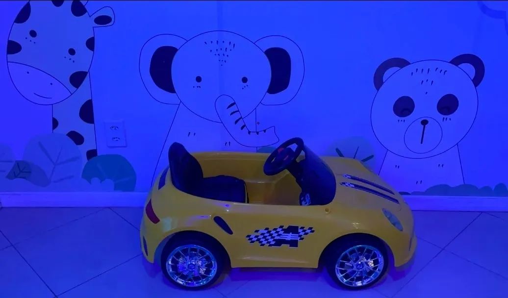 Carro infantil elétrico 
